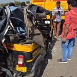 लोणी काळभोर बोरकरवस्ती (ता. हवेली) येथे रिक्षा अपघात; गाईचे मांस सापडल्याने परिसरात खळबळ