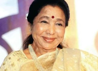 ज्येष्ठ गायिका आशा भोसले यांना हृदयविकाराचा झटका, ब्रीच कँडी रुग्णालयात उपचार सुरू