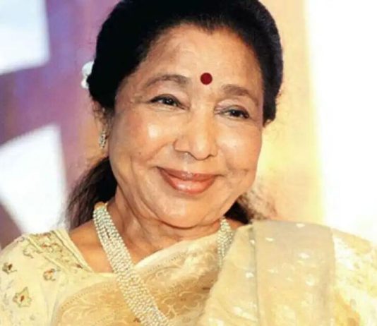 ज्येष्ठ गायिका आशा भोसले यांना हृदयविकाराचा झटका, ब्रीच कँडी रुग्णालयात उपचार सुरू